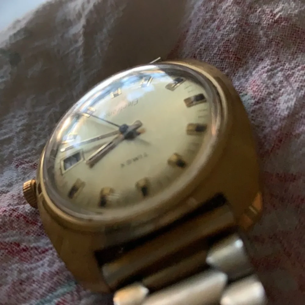Timex Estate Sale Watch needs battery please read below 👇